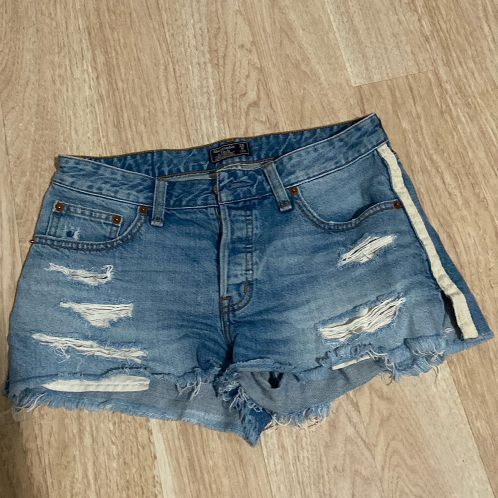 ABERCROMBIE & FITCH Women Ames Low Rise Boyfriend Frayed Denim Shorts Size 25/0